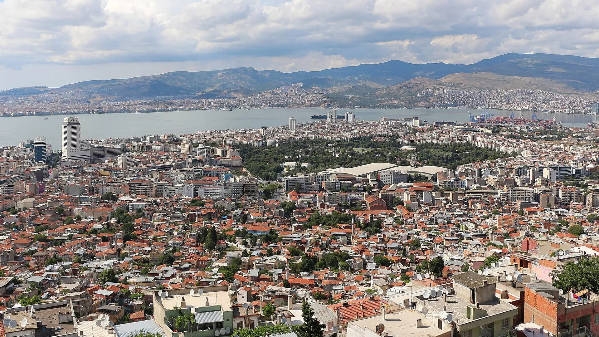 İstanbul İzmir evden eve nakliyat için İzmir şehir görünümü